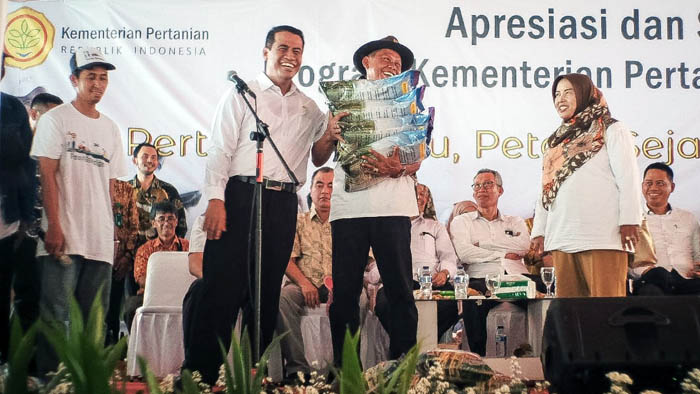 Kunker Karawang, Kades Jayamukti `Curhat` Harga Gabah pada Mentan